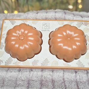 New in Packaging Pumpkin Bakeware